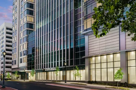 AC Hotel Bethesda Downtown Отели рядом с достопримечательностью «Beanstalk»