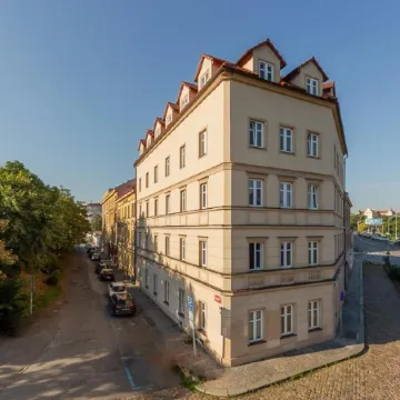Minimino Hotel Отели рядом с достопримечательностью «Синагога Пинкас»
