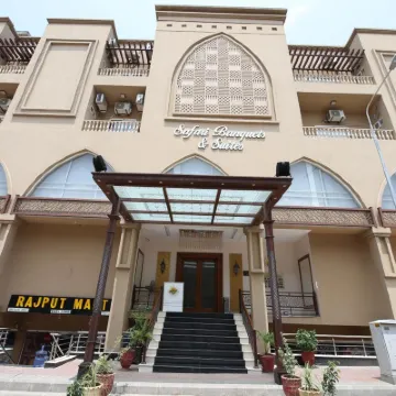 Safari Club 4 Hotels near Giga Mall