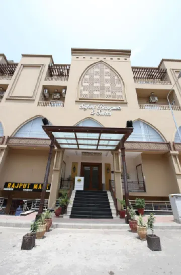 Safari Club 4 Hotels near Giga Mall