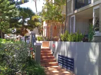 Beaches on Wave Street Hotels in Mermaid Beach