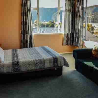 Blue Moon Lodge Rooms