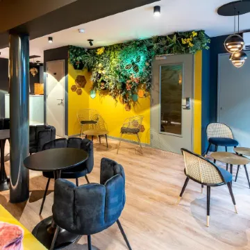 The Bee Hostel Отели рядом с достопримечательностью «Выставка «Тайны тела. Вселенная внутри»»