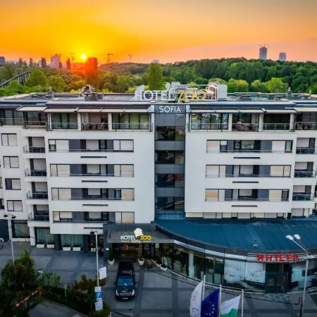 Hotel Zoo Sofia - Secured Paid Parking