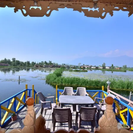 Golden Hopes Group of Houseboats