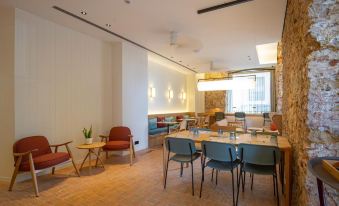 Port Plaza Apartments