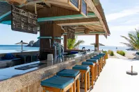 Sandy Beach Hotel & Resort - bar