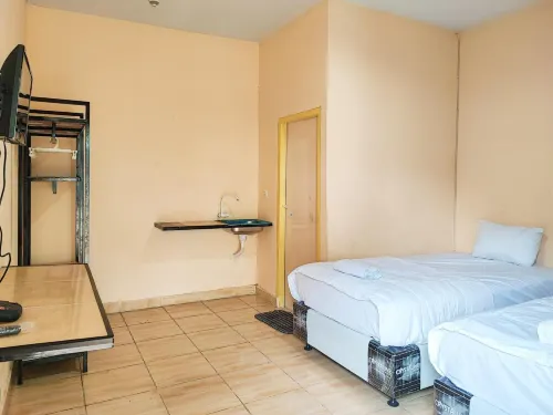 RedDoorz Syariah near Terminal Alam Barajo Jambi Hotel di Mendalo Darat