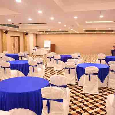 Seven Hills Hotel Dining/Meeting Rooms