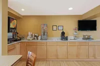 Super 8 by Wyndham Sturbridge - breakfast