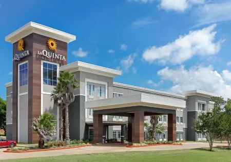 La Quinta Inn & Suites by Wyndham Jacksonville TX Отели в г. Cherokee County