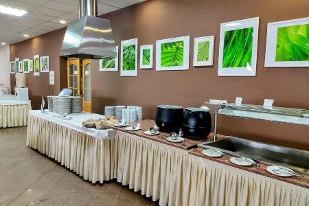 АМАКС Отель Россия Отели рядом с достопримечательностью «Николо-Дворищенский собор»