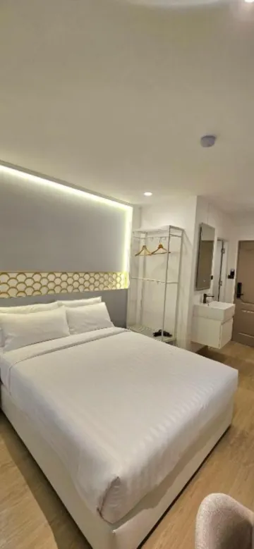 ห้องดีลักซ์ เตียงควีน มีหน้าต่าง