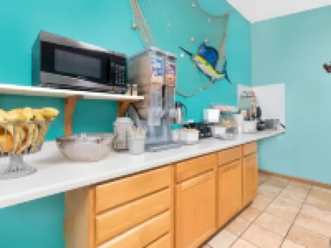 Super 8 by Wyndham Huron Hotels in Huron