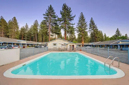 Elevation Lodge Отели рядом с достопримечательностью «South Lake Tahoe»