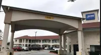 アメリカズ ベスト バリュー イン アンド スイーツ IAH エアポート ノース