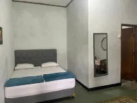 Cipatuguran Hostel Formerly Puri Rawakalong Pelabuhan Ratu - Homestays
