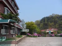 Gyerim Motel - Mountain view