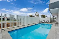Quest Perth Ascot - Swimmingpools