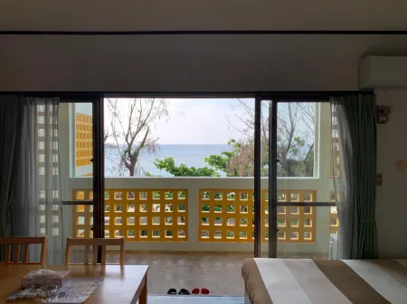 Hotel & Restaurant on the Beach Lue