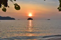 Avi Pangkor Beach Resort - 비치