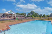 Days Inn by Wyndham Savannah