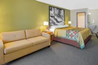 Super 8 by Wyndham Windsor/Madison North Hotels in Waunakee
