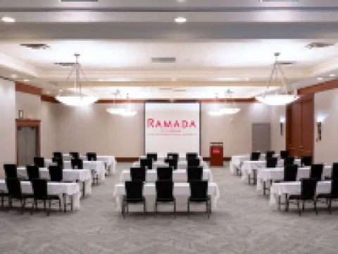 Balcomo, a Ramada by Wyndham ペンティクトンのホテル