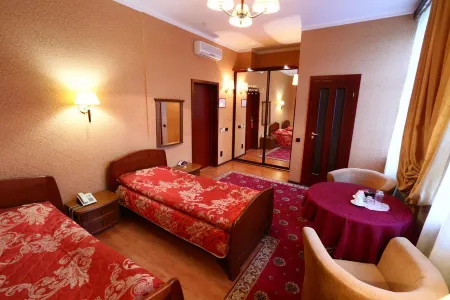 Постоялецъ