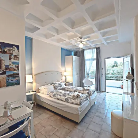 Seafront Studios and Apartments