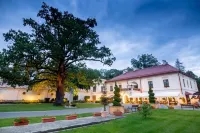 Zamek Dubiecko Hotels in 