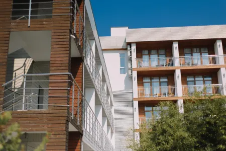 Aquamarine Family Club Отели рядом с достопримечательностью «Гагрский аквапарк»