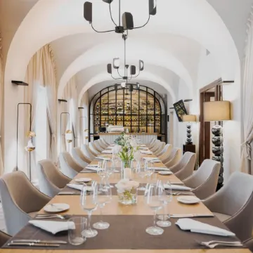 Mamaison le Regina Boutique Hotel Отели рядом с достопримечательностью «Замковая площадь»