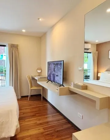 สตูดิโอพร้อมทางเข้าสระว่ายน้ำ