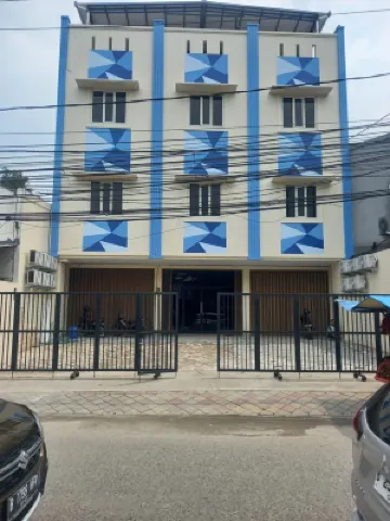 Barada Poris Hotels in Cipondoh