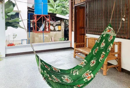 Irah's Guest House RedPartner Отели рядом с достопримечательностью «Badian Island»