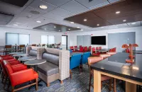 Holiday Inn Express NEWPORT NORTH - MIDDLETOWN by IHG - breakfast