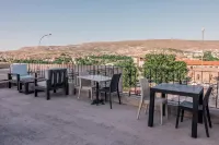 Tafana Cave & Stone Lodge