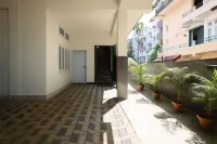 Urban Suites Silpukhuri - Homestays