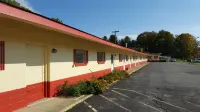 Budget Inn - Motels