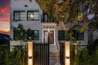 Lux Retreat by Renzzi Hotels in Little Havana
