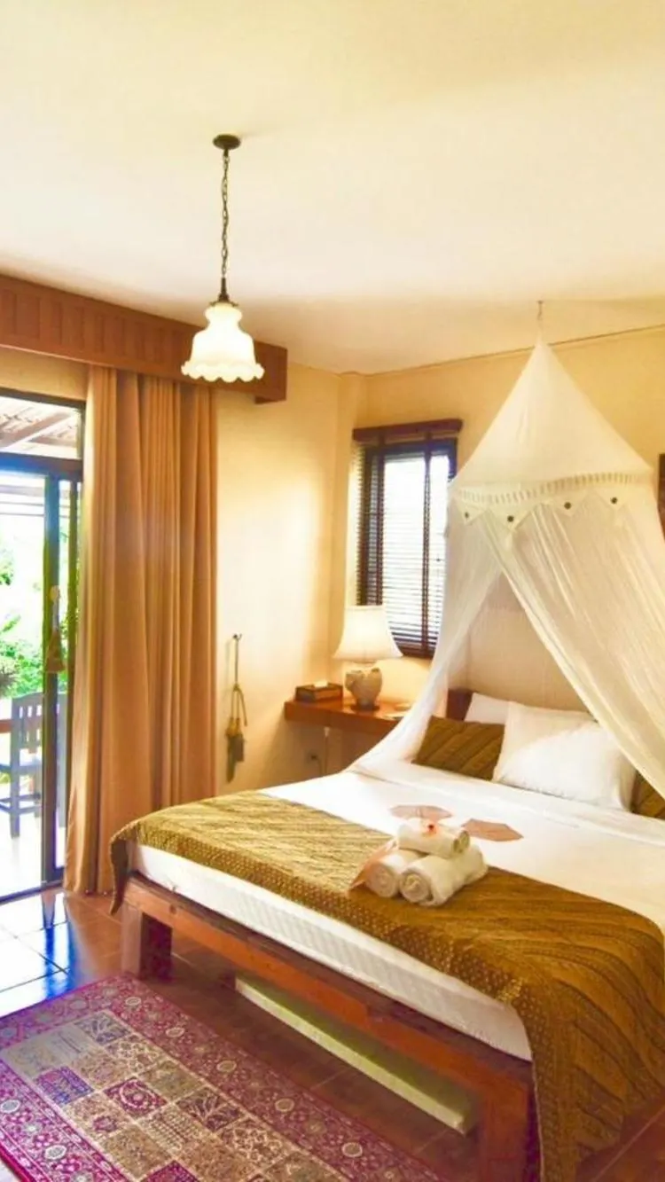 ห้องเตียงใหญ่ พร้อมวิวสวน
