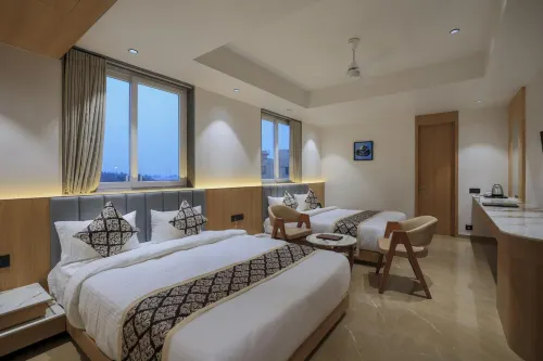 Hotel Aditya Mansingh Inn - parking