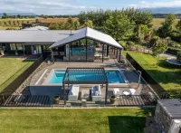 Mackenzie Country Lodge - Pool