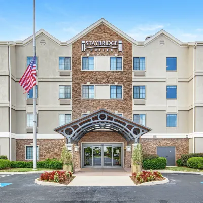Staybridge Suites GULF SHORES by IHG Отели рядом с достопримечательностью «Парк аттракционов Waterville USA»