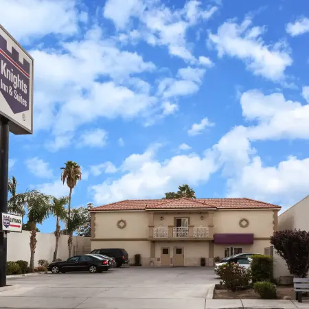 Howard Johnson by Wyndham Bakersfield