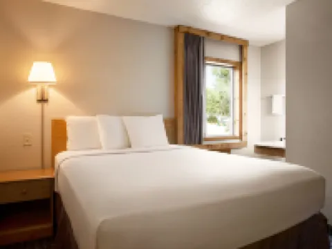 Travelodge by Wyndham Edgemont Hotels in Fall River County