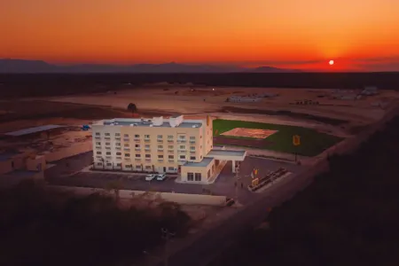 Super 8 by Wyndham Manzanillo