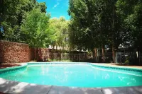 Kroon Manor - Homestays