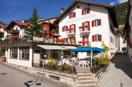 Hotel Schuster Отели в г. Sterzing